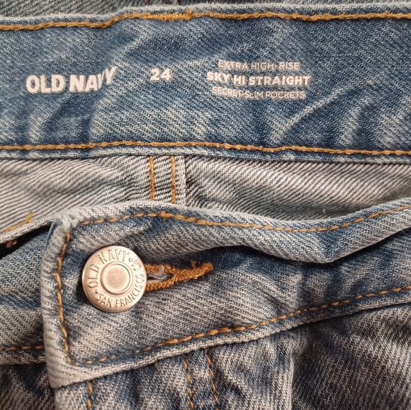 An Old Navy Extra High Rise Sky Hi Straight Blue Jeans - Picture 11 of 13